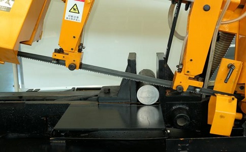 宋洛乡数控带锯床自动送料精度会出现偏差吗？