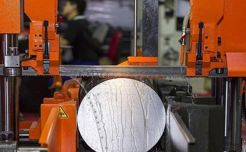 宋洛乡立式金属带锯床切削出现跑带故障解决方法！